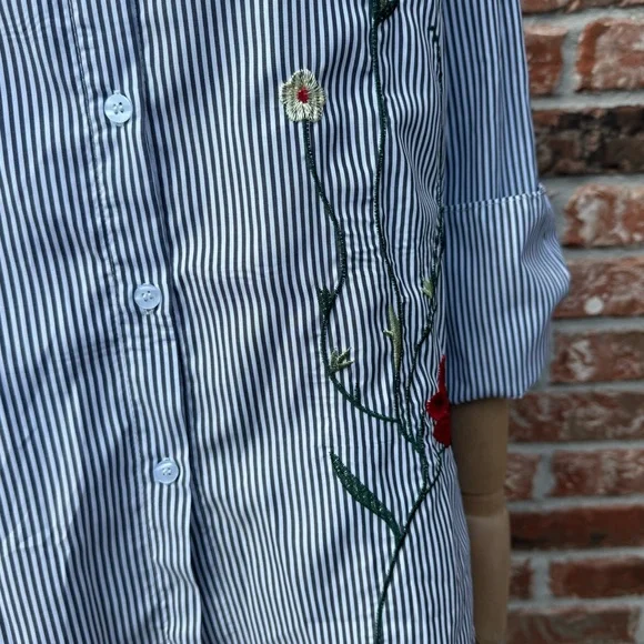 Kontrol vintage ‘00s pinstriped, embroidered long sleeve top / S / EUC - Picture 4 of 14